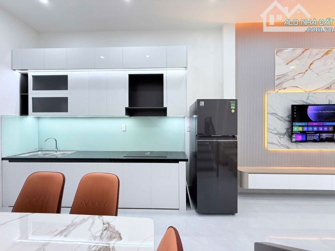 Nhà 2 tầng 2 mê 586/5 ĐIỆN BIÊN PHỦ, cách mặt tiền 4 cái nhà FULL nội thất - 1