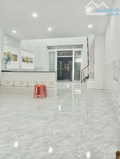 NHÀ 2 TẦNG MỚI ĐẸP LUNG LINH 97M2 GẦN CHỢ GẤU, HẺM XE HƠI MỘT TRỤC BÙI CÔNG TRỪNG ĐÔNG - 1