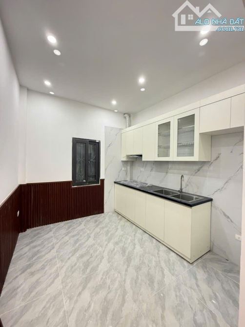 6 TỶ BÉ . GẦN Ô TÔ NGÕ BA GÁC ĐỖ CỬA . PHỐ TRẦN KHÁT CHÂN . 33M2 . 4 NGỦ . KHUNG CỘT CHẮC - 1