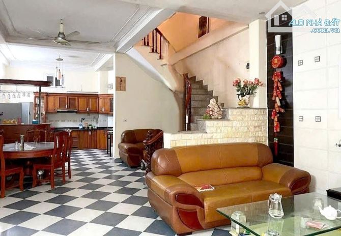 BÁN ĐẤT TẶNG NHÀ XUÂN LA 67m2. HAI THOÁNG - 2 Ô TÔ TRÁNH ĐỖ TRƯỚC NHÀ  + VỈA HÈ - 1