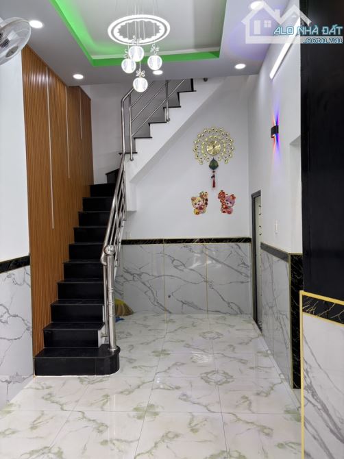 Bán nhà giáp ngã tư bốn xã, 25m2, nhỉnh 2 tỷ - 1