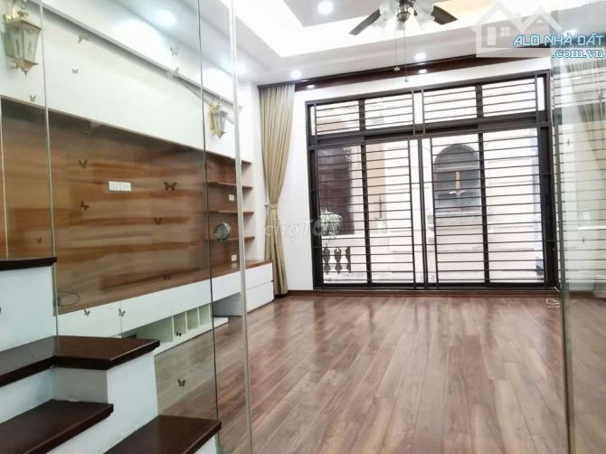 Cho thuê nhà ngõ kd, ô tô Thái Hà, Đồng Đa, 30m2, 5 tầng, thông phòng, 20tr - 1