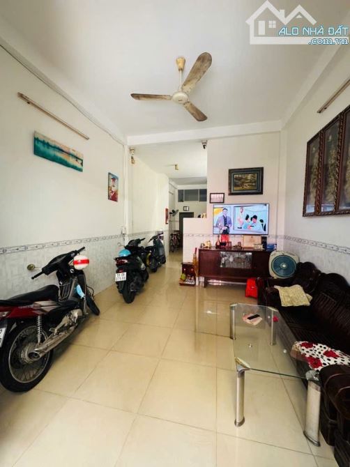 Bán Nhà Hẻm Nhựa Ô Tô 6m, Mặt Tiền Thoại NGọc Hầu, Tân Phú, 7.8Tỷ, 71m2(4,1x17), 4Tầng - 1