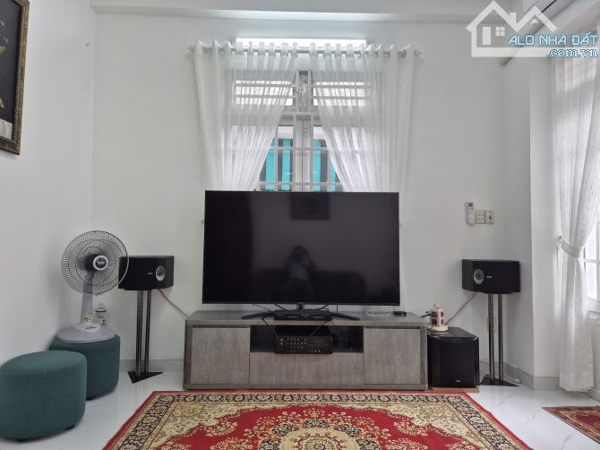 Chỉ 8.5 tỷ TL, hẻm 7m, trệt 2 lầu ST, 4 PN, 4WC, gần CC Bàu Cát 2, P10 - 1