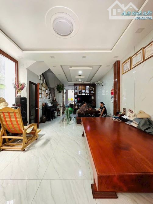 Không có căn thứ 2:nhà 3 tầng,76m2,ngang 5.8m,HXH thông P.11,GV: chưa tới 7 tỷ - 1