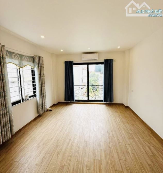 THẠCH BÀN - Ngõ rộng thoáng - LÔ GóC - 36m2 - 5tầng - Chào 6.35Tỷ. - 1