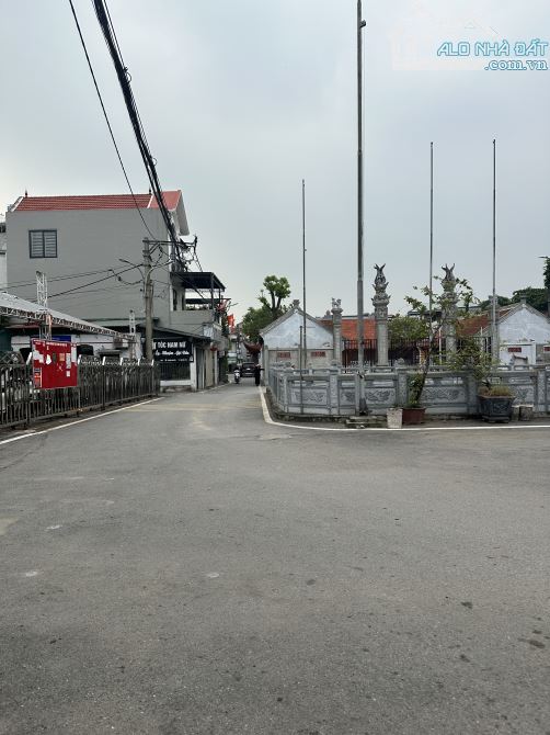 Nhà đơn lập mới tinh hiện đại ngay tại trung tâm thị trấn - 1