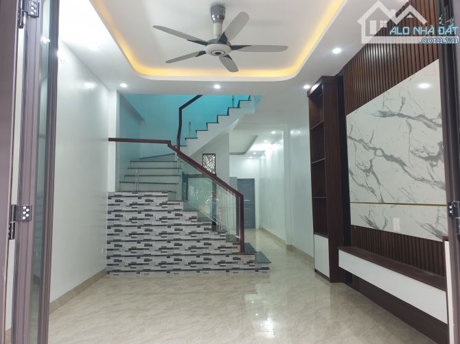 BÁN NHÀ 3.2 TỶ 3 TẦNG 68M2 NGÕ NÔNG THẲNG ĐẸP ĐƯỜNG BÁI - 1