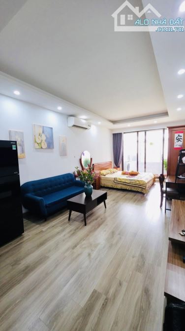 Căn Studio tập thể - hàng xóm Vincom Nguyễn Chí Thanh - view mặt phố - 1