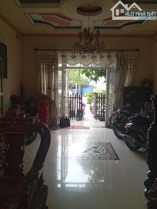 CỰC HIẾM! BIỆT THỰ MẶT TIỀN HUY CẬN - KDC GIA HOÀ - NỘI THẤT CAO CẤP, GIÁ TỐT 18.2 TỶ! - 1