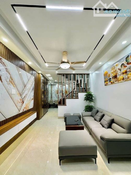 BÁN GẤP NHÀ TRƯƠNG ĐỊNH - HBT: 5 TẦNG, 6 NGỦ, LÔ GÓC, Ô TÔ ĐỖ CỬA, SỔ ĐỎ, SÂN ĐỖ XE Ô TÔ - 1