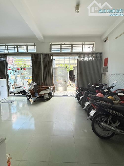 CHDV gần trường ĐH Công Thương, Tân Phú, 120m2 8x15, 4 tầng, chỉ 12.5 tỷ - 1