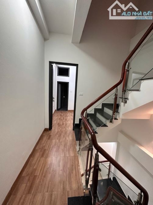 Bán nhà 45m2 Việt Hưng- gần ngõ ô tô thông, nhà đẹp chắc chắn- 6.x tỷ - 1