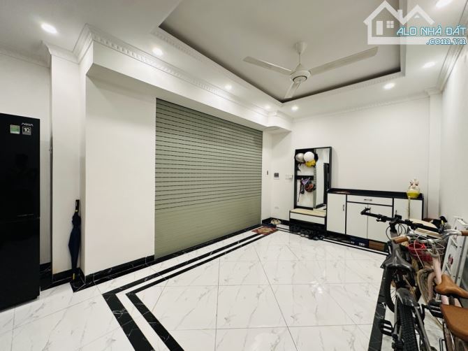 BÁN NHÀ nh 6.3 tỷ ( 38 m2) mt 4.2   Vị trí nhà 5 tầng Bát Khối cách TTTM Aeon Long Biên 50 - 1