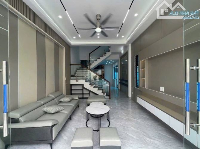 Bán căn nhà 3 tầng ngõ phố Bình Lộc, ph Lê Thanh Nghị, TP HP, 90m2, mt 4.89m, 3 ngủ, 2vs - 1
