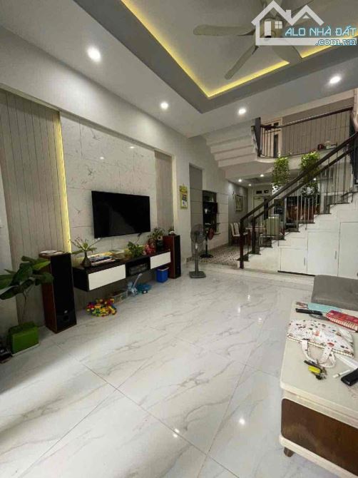 SẬP HẦM NHÀ 3 TẦNG MỚI ĐẸP LÝ TRIỆN DT 105m2_NGANG 5M_VUÔNG VẮN_CHỈ 8 TỶ - 12