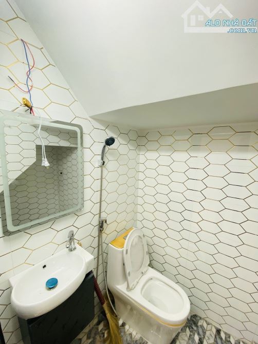 🏡 NHÀ HẺM XE HƠI CMT8 – QUẬN 10 🔹 Cách Mạng Tháng 8, P.15, Q.10 🔹 Kết cấu: 1 trệt, 3L - 12