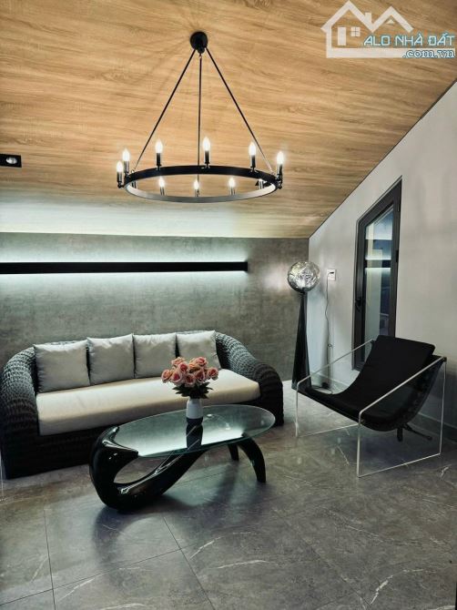 Biệt thự cao cấp mặt tiền An Sơn Đà Lạt  – 200m² – 24 tỷ - thu nhập 100tr/tháng - 14