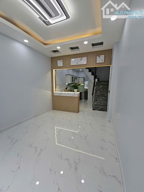 Sát mặt tiền Hoàng Diệu  Vip Q4 - Ngang 3.6 Dài 10 có 6 tỷ - 14