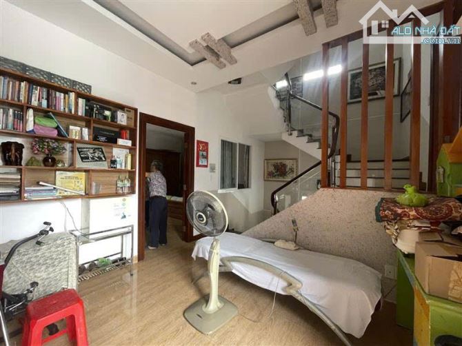 Biệt thự tân cổ điển 3 tầng, 164m² ngang 7m, nội thất ngoại nhập, gần Lotte Gò Vấp, 21 tỷ - 18
