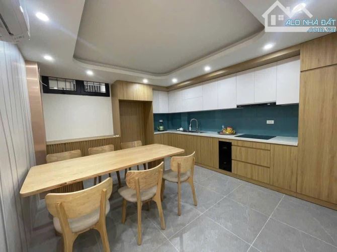 HOT  mặt phố Ngọc Thụy 99m,6 tầng,thang máy,kdoanh đỉnh,vỉa hè đá bóng.Chỉ hơn 30 tỷ - 2