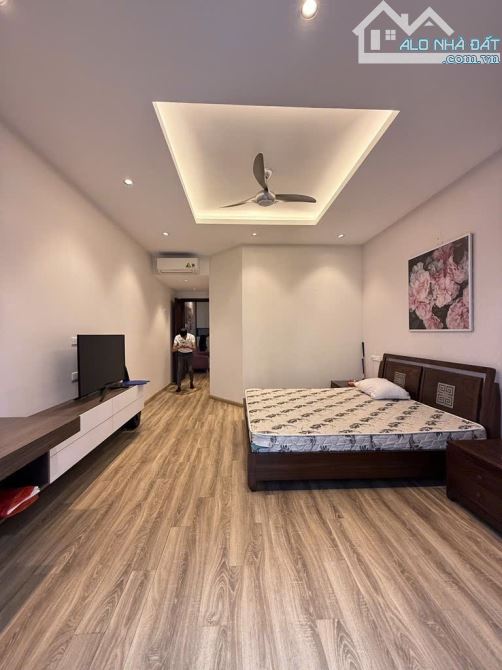 BÁN LIỀN KỀ NGUYỆT QUẾ – VINHOMES RIVERSIDE 2 - 176M- 4 TẦNG- NHỈNH 60 TỶ- 3 Ô TÔ TRÁNH - 2