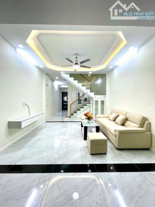 CHỈ HƠN 4 TỶ- NHÀ 2 TẦNG MỚI ĐẸP - HẺM XỊN 6M THÔNG - 56M2 - SỔ ĐẸP HOÀN CÔNG ĐỦ - NGAY GẦ - 2