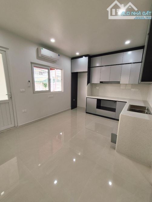 Bán nhà phố Tôn Đức Thắng, Đống Đa 40m, 6 tầng, mt 4.8m. Giá: 17.3 tỷ - 2