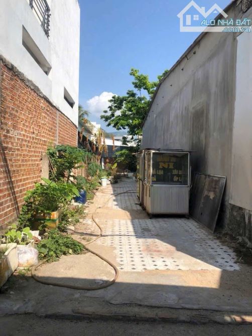 Đất full thổ cư hẻm ô tô nhỏ , cách biển 3km . Diện tích 137 m2 - 2
