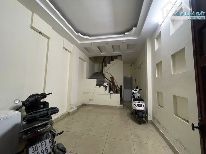 BÁN NHÀ NGÕ NÔNG GẦN PHỐ Ô TÔ ĐỖ GẦN 8,6 TỶ 40M 5 TẦNG MT 3,5m VÕ CHÍ CÔNG CẦU GIẤY - 2