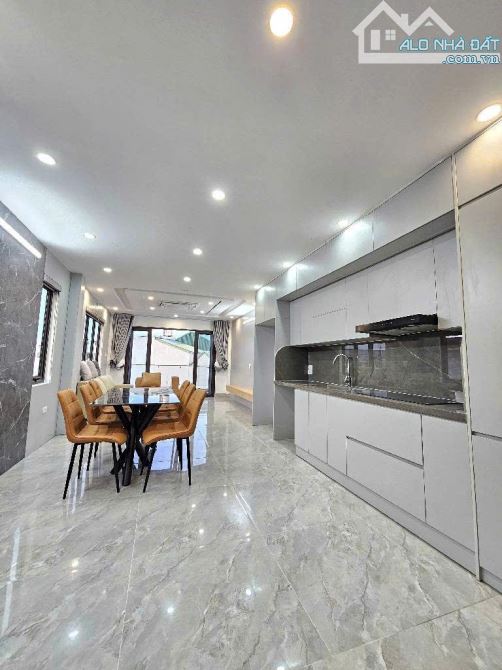 NHÀ ĐẸP 6 TẦNG,CỰ KHỐI,LONG BIÊN,LÔ GÓC, THANG MÁY,GARA Ô TÔ,FULL NỘI THẤT 52M*GIÁ 11TỶ - 2