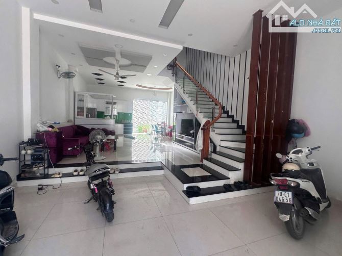 Bán nhà 3 tầng đường Đặng Vũ Hiệp (P1), khu đô thị Vĩnh Điềm Trung, phường Tây Nha Trang - 2