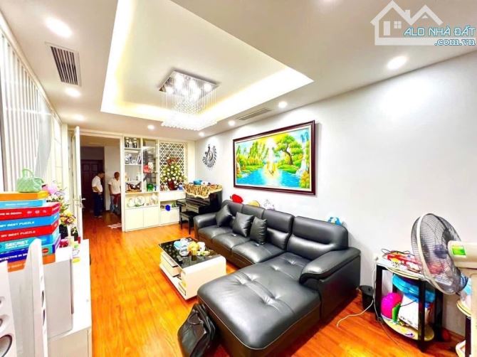 Phân lô Phùng Chí Kiên- Hoàng Quốc Việt- 6 tầng full nội thất - 2