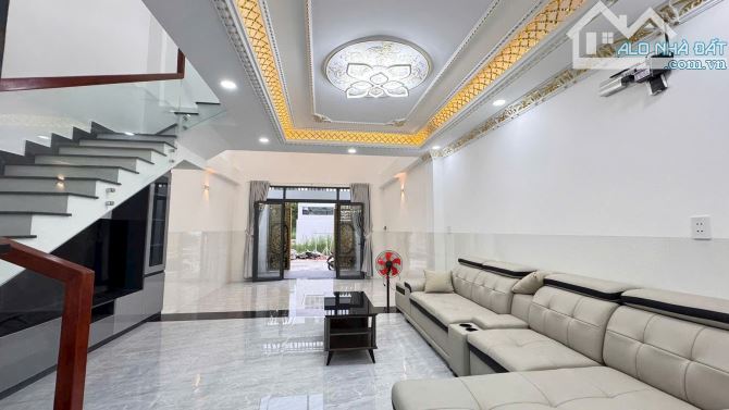 Nhà đẹp Lê Văn Lương, cạnh GS Metro, 5 tầng, 10.6 tỷ - 2