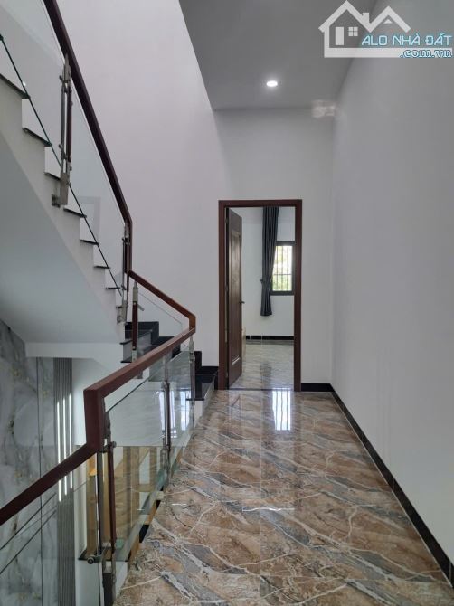 Nhà đẹp Trung tâm Thuận An - Bình Dương sân ô tô trong nhà - 2