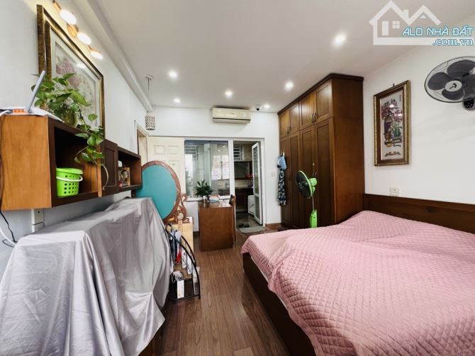 Căn hộ CC 335 Cầu Giấy - 125m2 - 3N2VS - Lô góc - Sổ đỏ chính chủ - 2