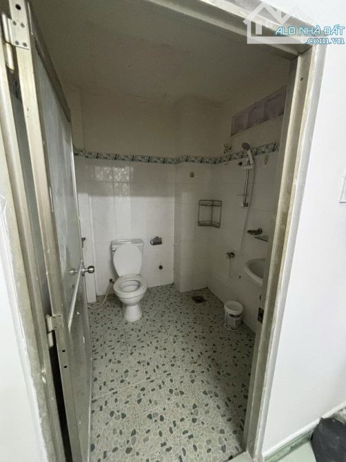 Nhà hẻm Nhật Tảo, Trệt 3 Lầu, 3PN 4WC, 3.5x12m, 13TR - 2