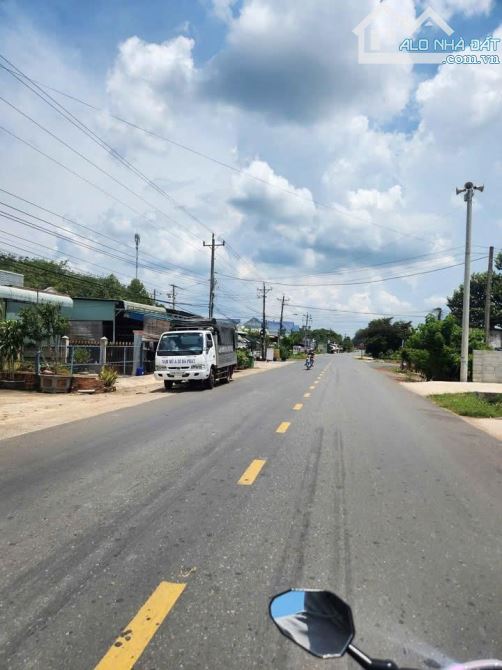Bán đất đường huyện 504 ngang 10m, hơn 1000m2 có 100m thổ đường 32m, dân đông 820tr - 2