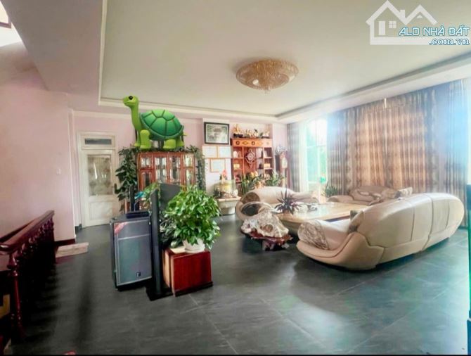 Bán căn siêu Biệt Thự Mặt Tiền – An Sơn, Đà Lạt – 898m² – 70 tỷ - Thu nhập  200tr/tháng - 2