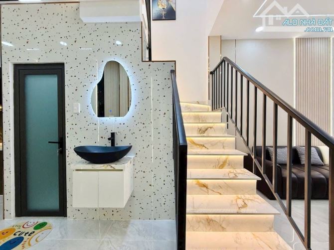 Chốt ngay căn nhà đẹp 52.8m2 ngay Dương Quảng Hàm, Gò Vấp. Giá: 3 Tỷ 090, nhiều tiện ích - 2