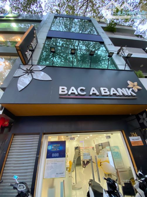 Bán mặt tiền Nguyễn Chí Thanh Q5. DT: 7x30m. 5 tầng - cách BV Chợ Rẫy chỉ 3ph di chuyển. - 2