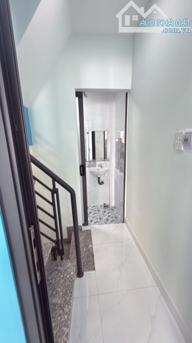 Nhà đẹp Gò Vấp Nguyễn Thái Sơn P.7 ngang 2,6m dài 8m 3 tầng HC đủ. - 2
