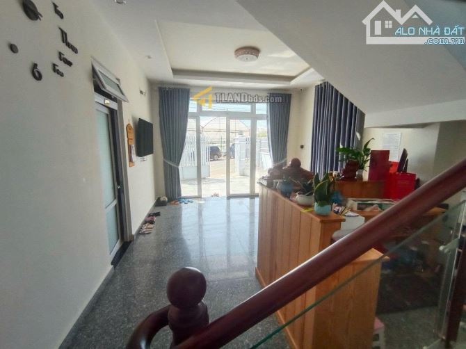 Villa mặt tiền KQH P8 Đà Lạt đường nhựa lớn 12m rộng 215m2 chỉ 15 tỷ - 2