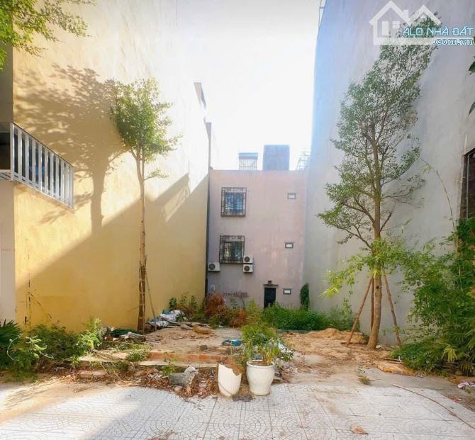 Bán 73,5m2 đất đường Đông Giang(10m5) - Sát Cầu Rồng - Gần Biển - Sơn Trà - Giá 14.5 Tỷ. - 2