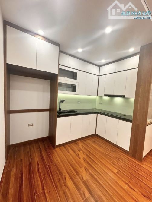 Bán Chung cư Cầu Giấy. 77,5m, 3N, tầng trung, View thoáng, full nội thất New. Giá: 6,95 tỷ - 2
