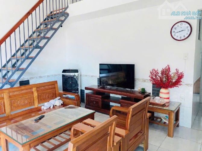 Bán nhà gác lững mê đúc. Tôn Đản, Thanh Khê. DT 54,4m2. Giá 2,8x tỷ, khu vực sầm uất - 2