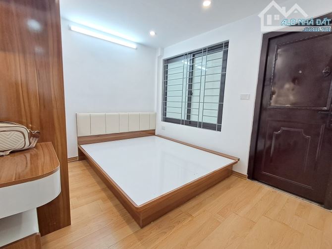 PHẢI THẬT NHANH TẬP THỂ BÁCH KHOA, Ô TÔ ĐỖ CỬA TRUNG TÂM BÁCH KHOA. - 2