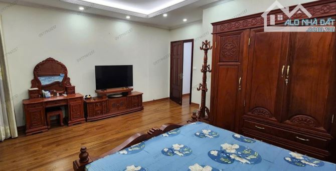 BÁN NHÀ HOÀNG QUỐC VIỆT 79m2. PHÂN LÔ CÁN BỘ - GARA Ô TÔ - 2,3 Ô TÔ TRÁNH ĐỖ TRƯỚC NHÀ - 2