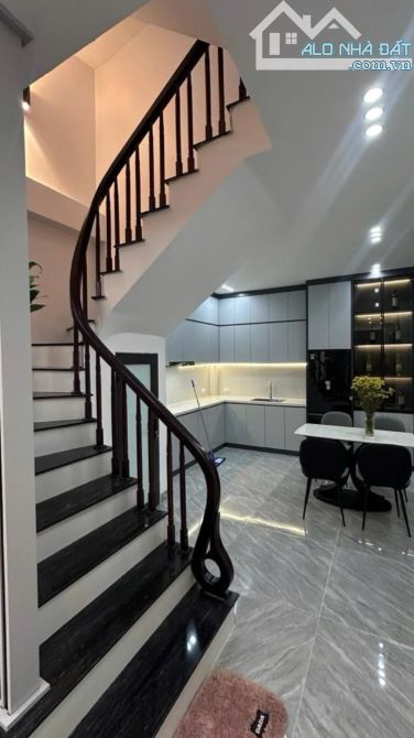 CẦN BÁN GẤP NHÀ ĐẸP TRUNG TÂM CẦU GIÁY,SỔ ĐỎ HOA KHÔI , THANH KHOẢN CAO  10.6 TỶ - 2