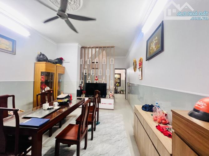 Nhà Phố Láng Hạ. 62m, 3 tầng, gần phố, ngõ 3 gác. - 2